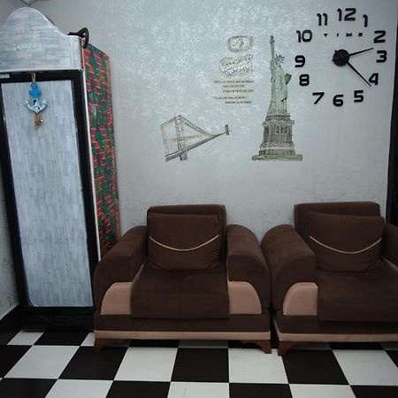 Hostel California Batumi Ngoại thất bức ảnh