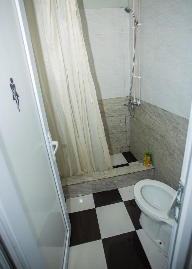 Hostel California Batumi Ngoại thất bức ảnh
