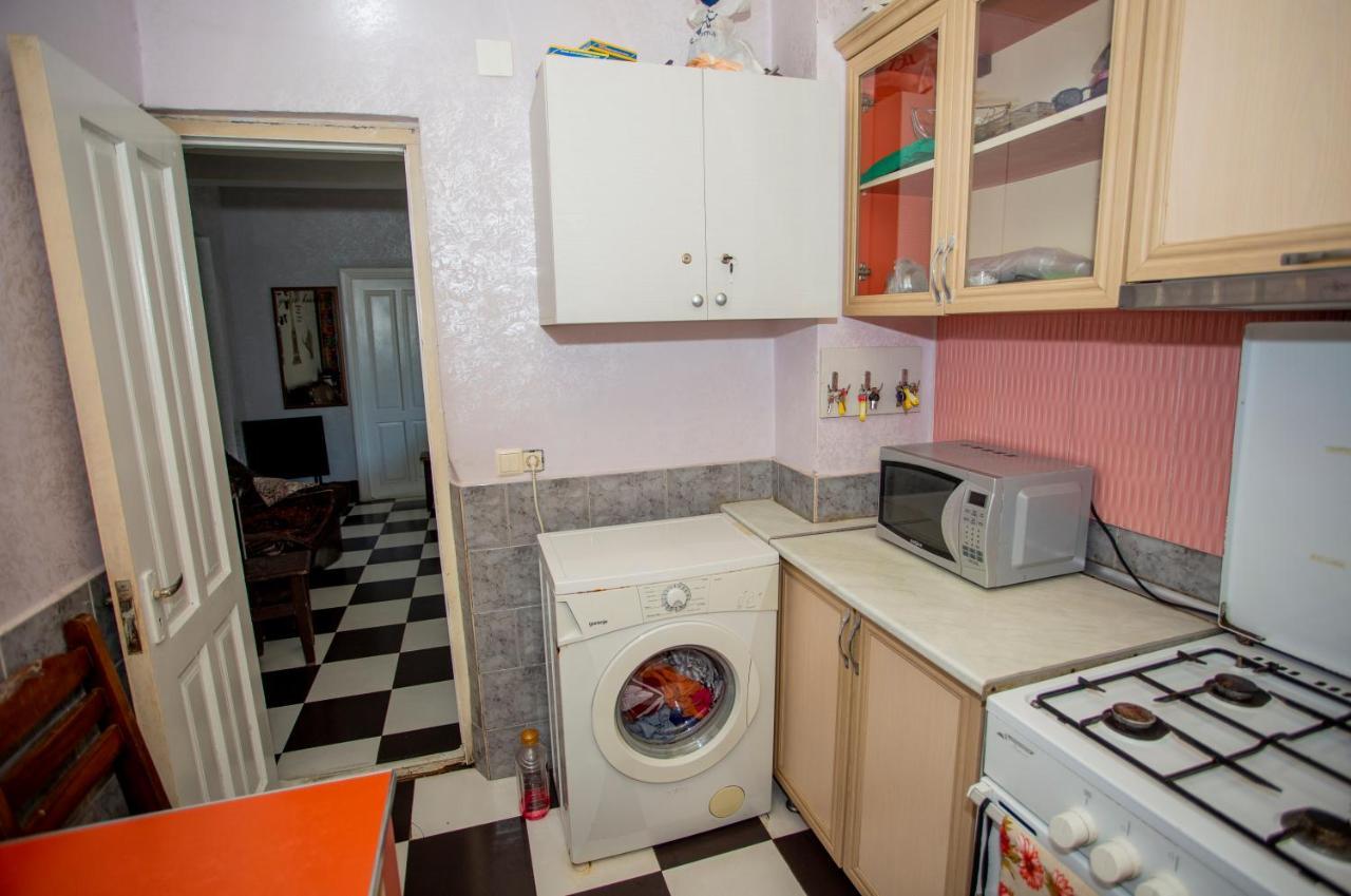 Hostel California Batumi Ngoại thất bức ảnh