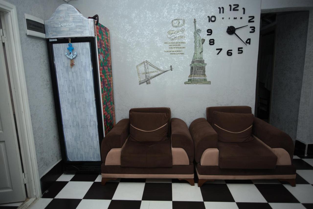 Hostel California Batumi Ngoại thất bức ảnh