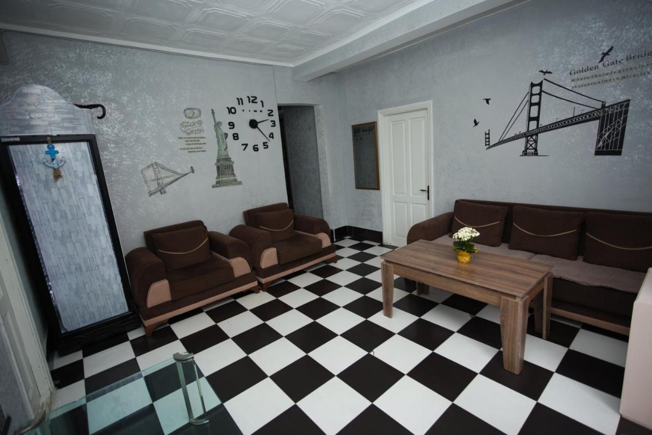Hostel California Batumi Ngoại thất bức ảnh